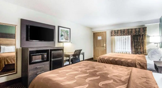Четырёхместный номер Standard Quality Inn Black Mountain-Asheville East