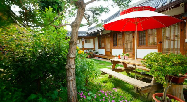 Jeonju hanok sukbak ggum, Забронировать Отель Чонджу Чолла-Пукто, рядом с Конфуцианская школа хянгё в Чонджу