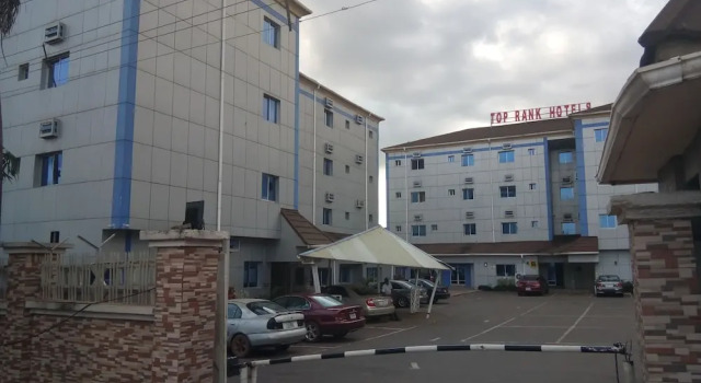 Top Rank Hotel Galaxy Enugu, Buchen Sie Hotel 3-Sterne-Hotels in Enugu, 3*