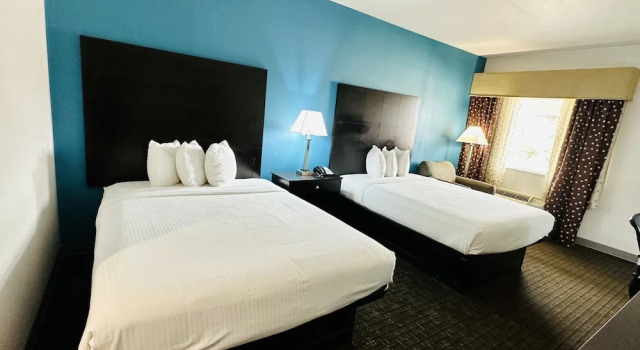 Четырёхместный номер Standard Lonestar Inn