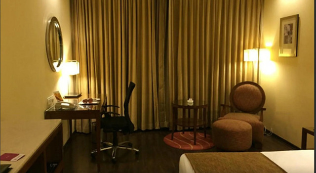 Royal Orchid Central, Bangalore, Varaa Hotelli Hotellit Bangalore pysäköinnillä, Pysäköinti