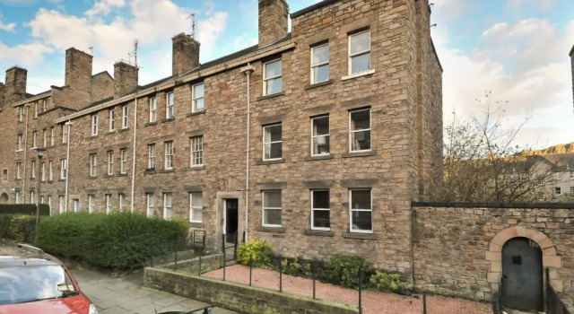 367 Comfortable 2 Bedroom Apartment on the Edge of Edinburgh s Historic Old Town, Забронировать Апартаменты/квартира Старый город Эдинбург, рядом с Национальный музей Шотландии