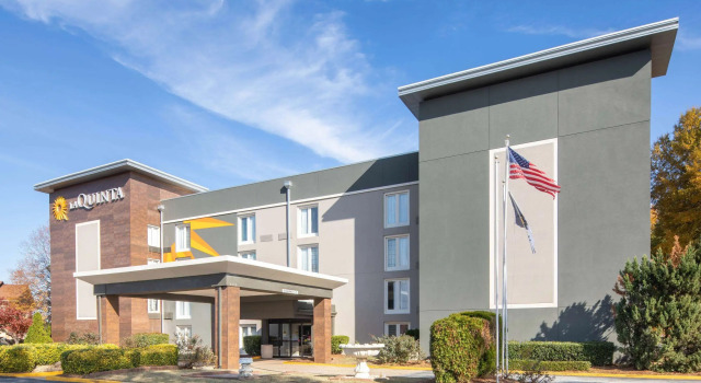 La Quinta Inn & Suites by Wyndham Atlanta Airport South