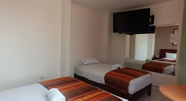Hostal Jazmines, Boek Hotel La Victoria 