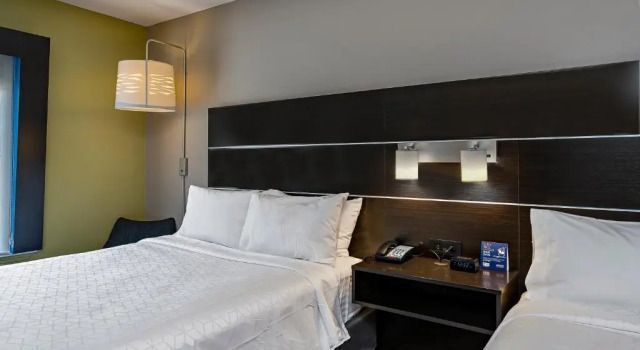 Четырёхместный номер Standard Holiday Inn Express Hotel & Suites Kilgore by IHG