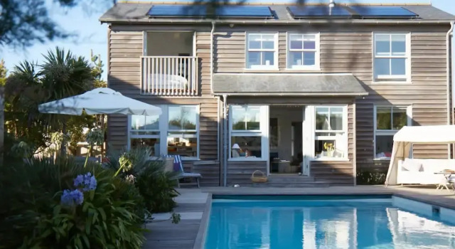 Коттедж Beachfront House w Pool Steam