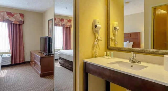 Четырёхместный люкс Quality Suites San Antonio Northeast