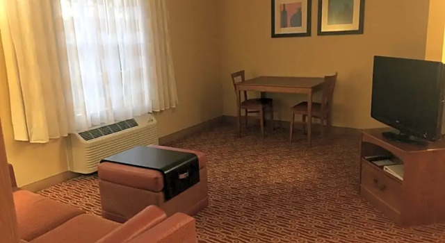 Двухместный люкс c 1 комнатой MainStay Suites Sterling near Dulles Town Center