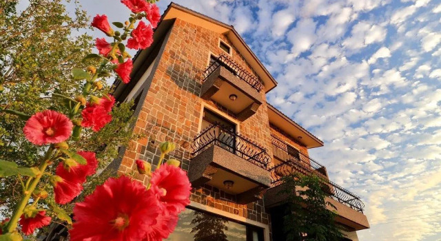 Floral Land B&B