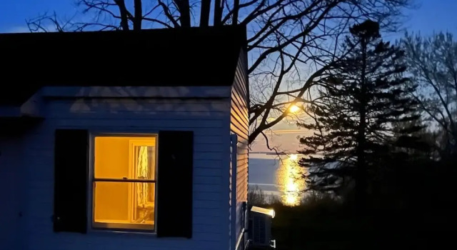Коттедж High Tide Inn on the Ocean, Motel and Cottages