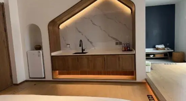 Двухместный люкс Deluxe Floral Lux Hotel · fan Dust Home New Song Dynasty Luxury and Hidden Designer Guesthouse