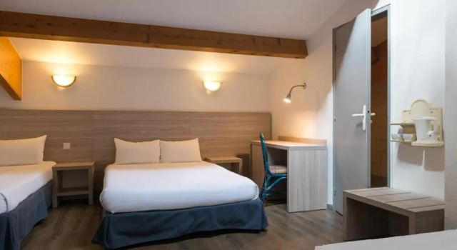 Четырёхместный номер Standard The Originals City, Hôtel La Belle Étape, Brignoles