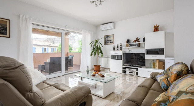Beautiful Home In Buje, Book Hotel Hotels in Monte Kruj with a Pool, Swimming Pool