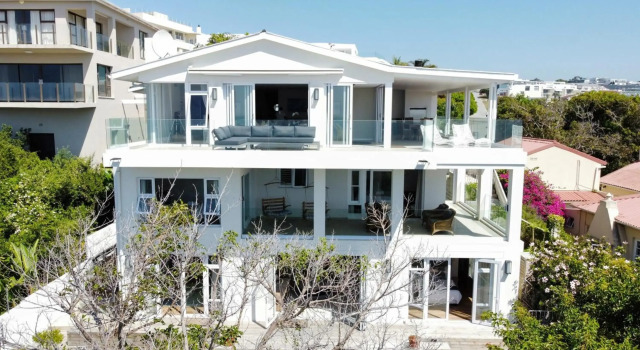 Dizzy Hill Villa with 270° Breathtaking Views. Pool + Patio