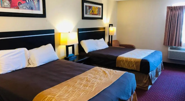 Четырёхместный номер Standard The Inn & Suites SW Omaha