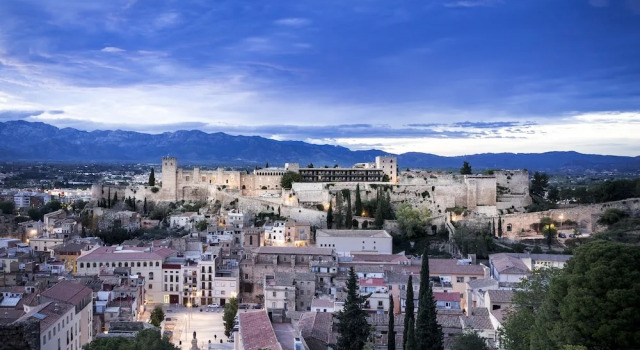 Полулюкс с балконом Parador de Tortosa
