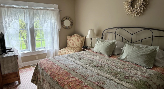 Maple Shade Bed & Breakfast, Забронировать Отель «постель и завтрак» Шуйлервилл штат Нью-Йорк