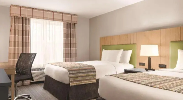 Четырёхместный номер Standard Country Inn & Suites by Radisson, Schaumburg, IL