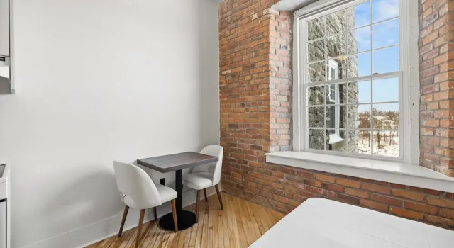 Четырёхместная студия Tri Century Mill Suites