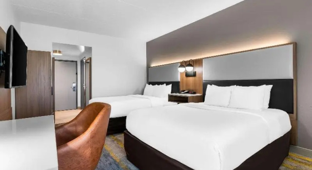 Шестиместный номер Standard Comfort Inn & Suites York North
