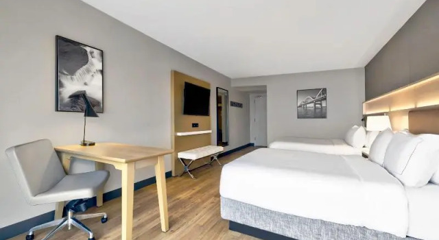 Шестиместный номер Standard DoubleTree by Hilton Davenport
