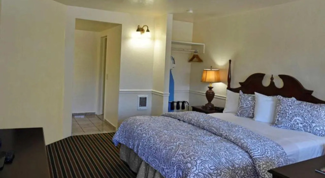 Двухместный номер Standard Monterey Pines Inn