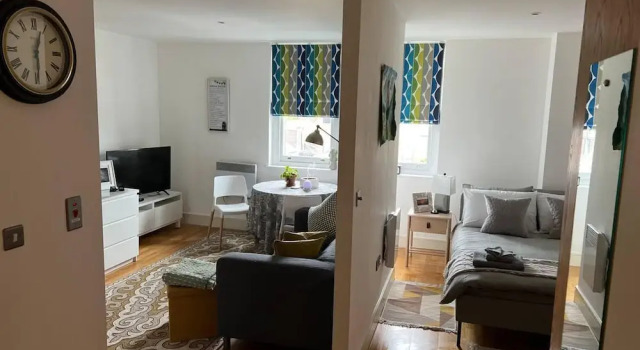 Stylish Studio Flat Near Central London, Varaa Huoneisto Asunnot kohteessa Merseyside, Huoneisto