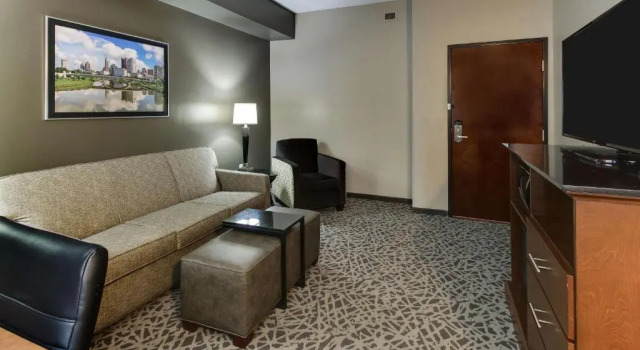 Двухместный люкс Drury Inn & Suites Columbus Polaris