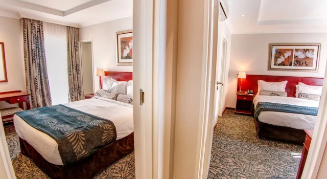 Люкс с 2 комнатами Courtyard Hotel Sandton