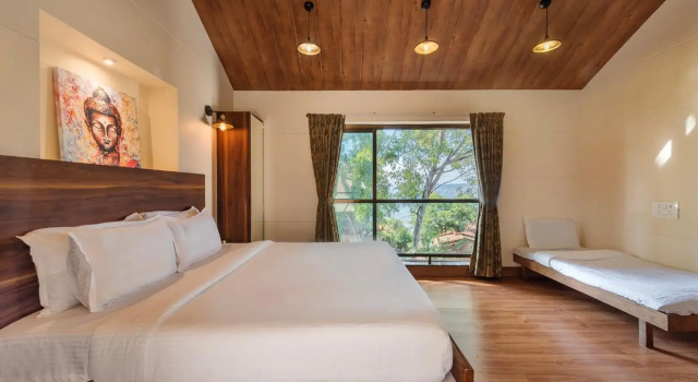 SaffronStays Casa Tranquil, Panchgani - pet-friendly veg only pool villa, Varaa Villa Hotellit New Delhi uima-altaalla, Uima-allas
