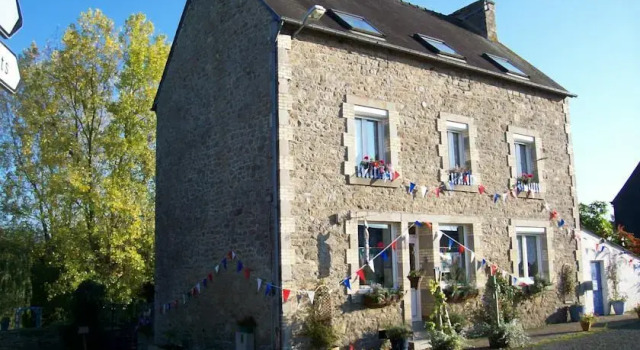 Le Chat Bleu, Rezerwuj Hotel Plounevez-Quintin Bretania