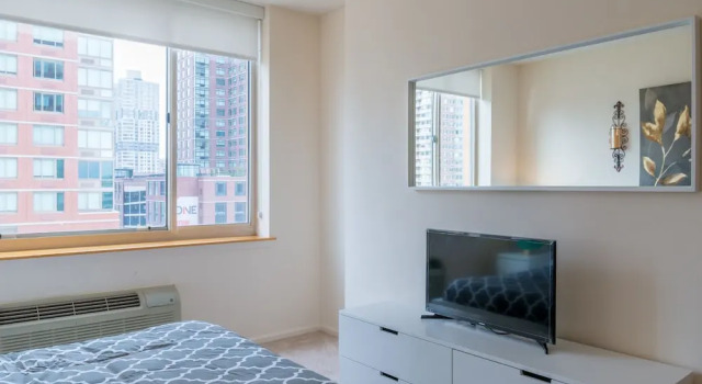 Home Away Apartments at Washington Blvd.
