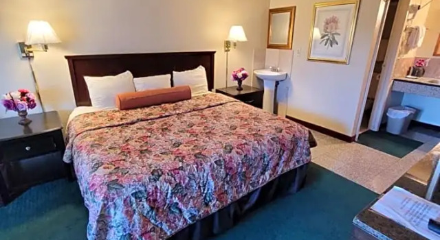Номер Deluxe Express Inn and Suites