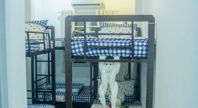 Кровать в общем номере H Best Hostel Cafe SaiGon