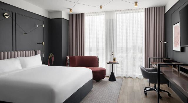 Номер Standard Renaissance Milwaukee West Hotel