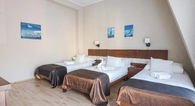 Трёхместный номер Standard с балконом Holiday Beach Budapest Hotel