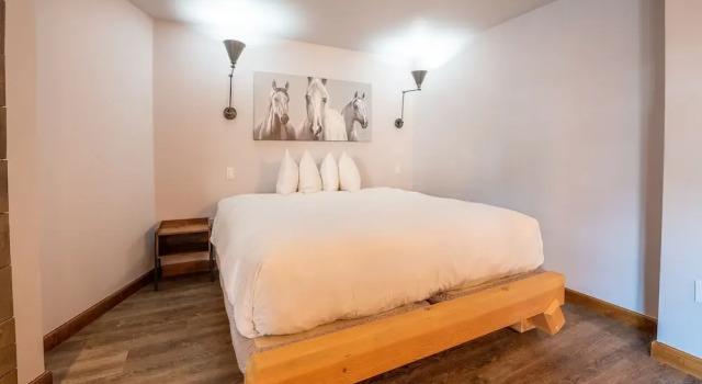 Studio Efficiency Unit With Balcony Over Mountaineer Square 1 Bedroom Condo - No Cleaning Fee! by RedAwning