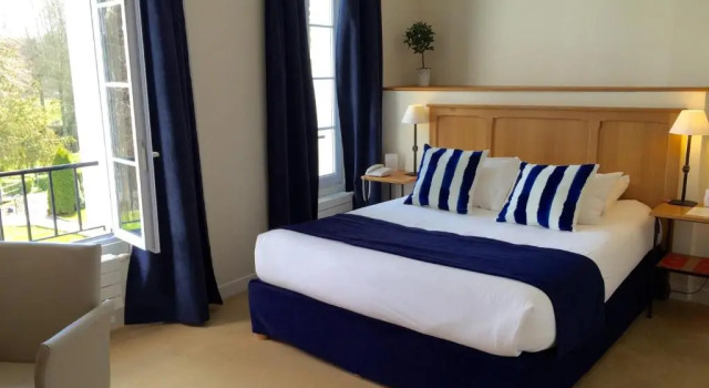 Номер Comfort The Originals Relais, Hôtel St Laurent