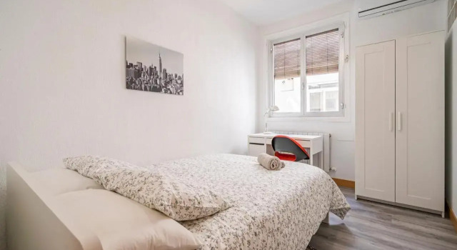 La Latina Sol. Espacioso apartamento, 12 pax, Забронировать Отель Латина Мадрид, рядом с Дом-музей Лопе де Вега