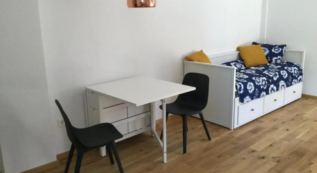 Lovely studio appartment with patio near the sea