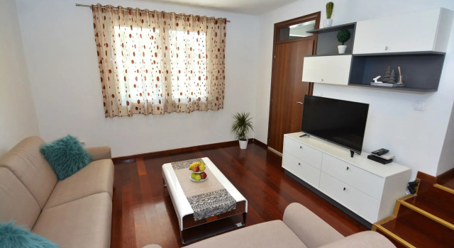 Apartments Tropicoco, Buchen Sie Ferienwohnung Hotels in Bezirk Tivat mit Parkplatz, Parkplätze