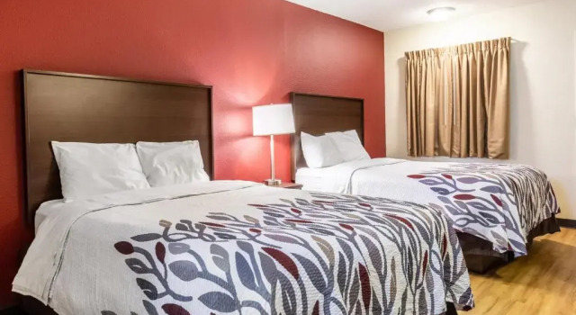 Четырёхместный номер Deluxe Red Roof Inn Scottsburg