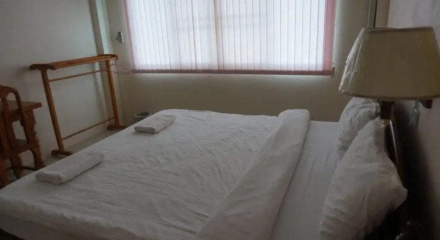Pornnarumitr Hotel, Varaa Hotelli Hotellit North-Eastern Thailand pysäköinnillä, Pysäköinti