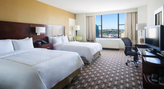 Четырёхместный номер Standard Pittsburgh Marriott City Center