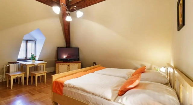Penzion U Krivého Psa, Book Hotel Hoteller i Moravia-Silesia med parkering, Parkering