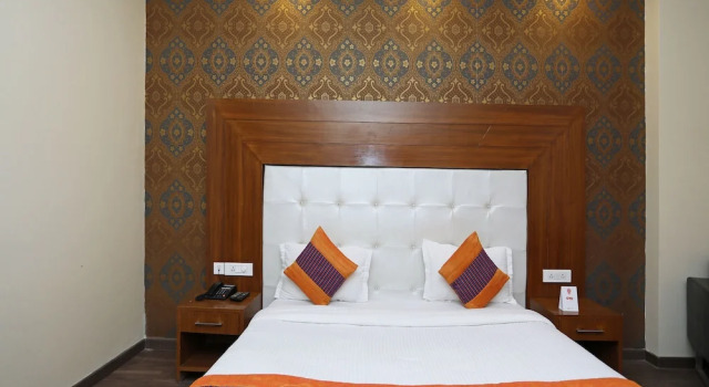 OYO 9532 Hotel Q-Cent, Забронировать Отель Отели Гургаон с бассейном, рядом с Management Development Institute, Бассейн