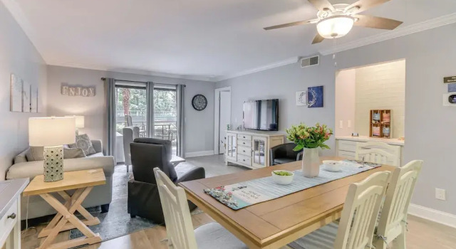 Balcony, Beach & Pool Access: Hilton Head Condo!