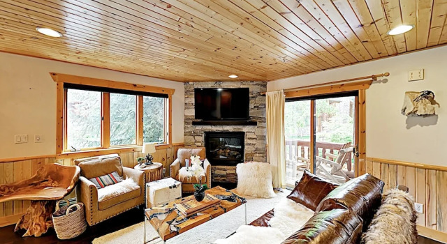 New Listing! Park City , 3 Min. To Lifts 2 Bedroom Condo