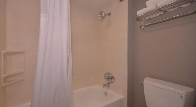 Четырёхместный номер Standard Holiday Inn Express & Suites Fayetteville University of Arkansas Area by IHG