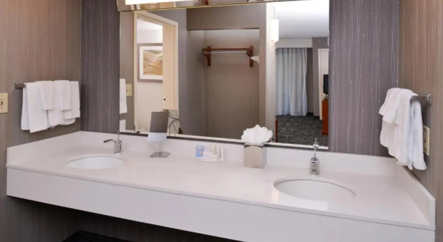 Двухместный номер Standard с балконом Courtyard by Marriott Charlotte Gastonia